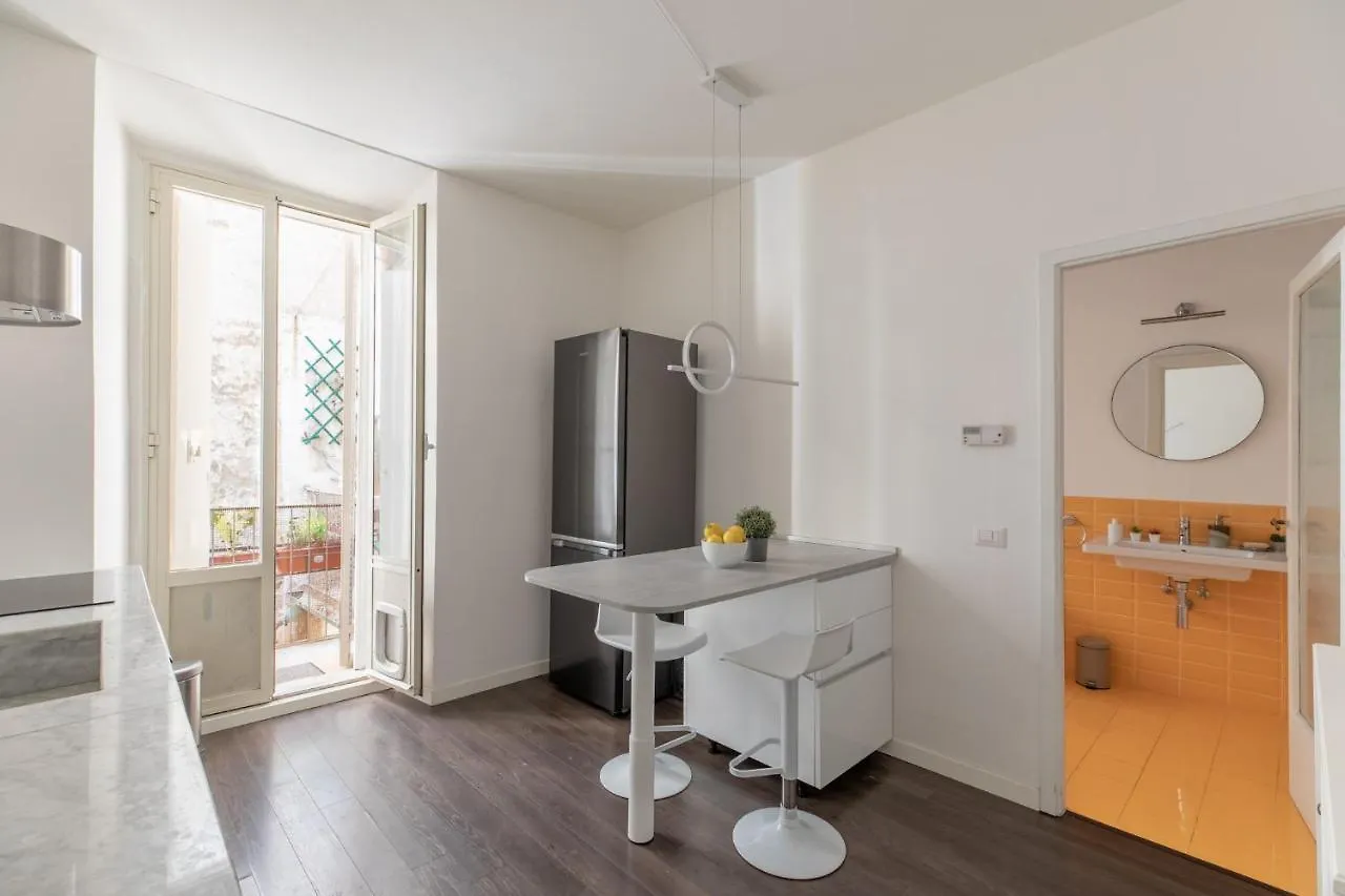 Iflat Monti Charming Apartment Рим 0*,